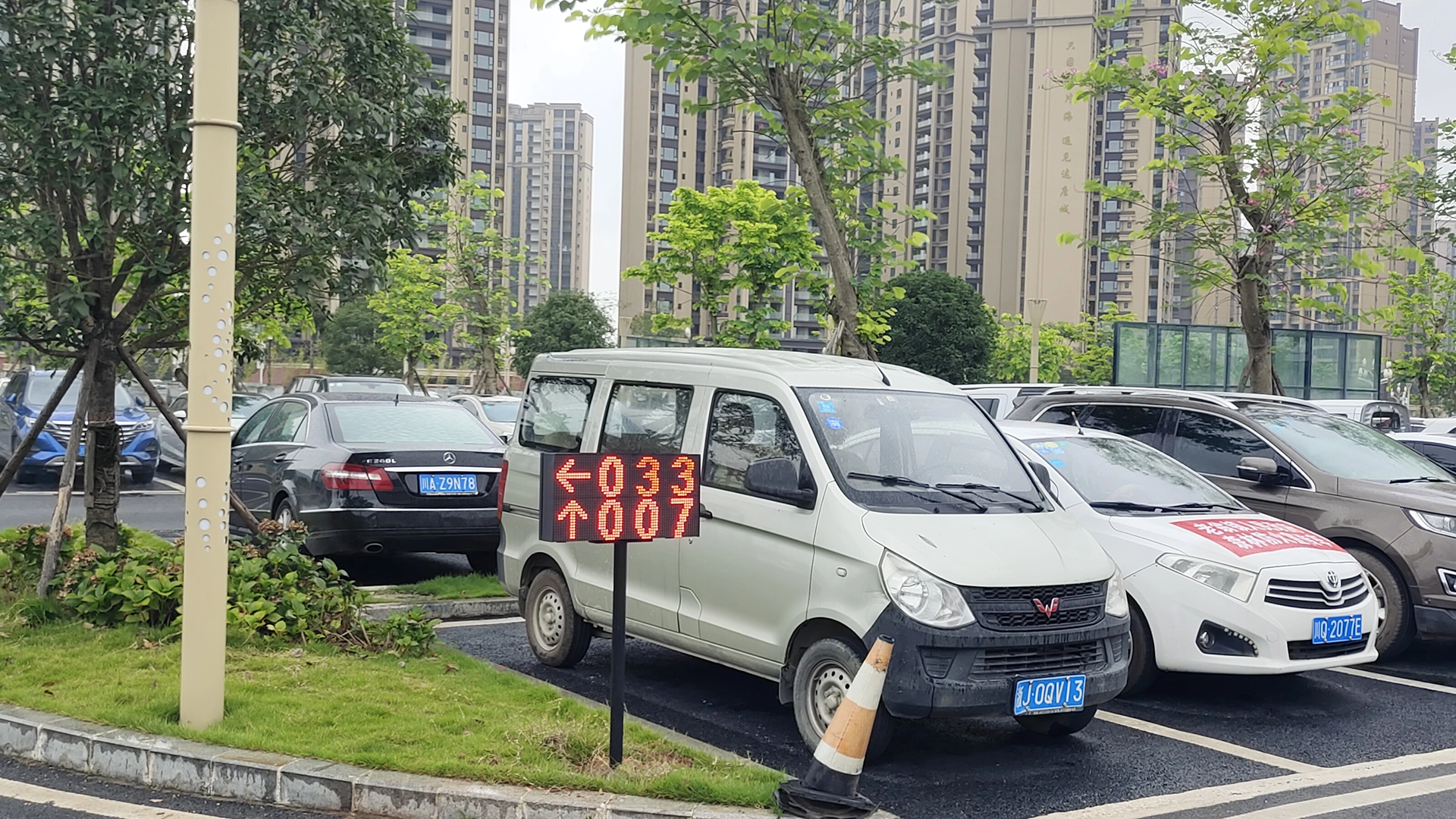 WBPOA31N 户外有线引导屏驱动单元支架
